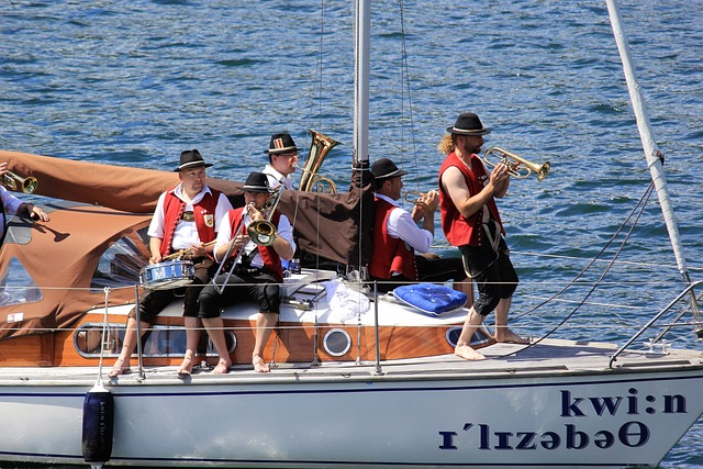 旨在构建更 旨在构建更